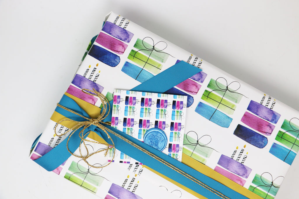 تغليف ورق - ازرق هدايا - مع كرت و ختم